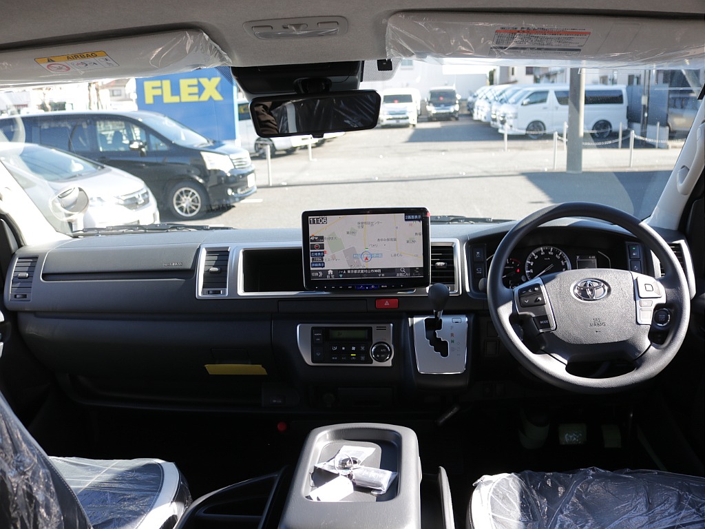 新車ハイエースワゴンファインテックツアラー２７００ガソリン４WDカスタム車両入庫！オリジナルフロントスポイラーオリジナルオーバーフェンダーオリジナルＬＥＤテールライトオリジナル１７インチアルミ装備！！