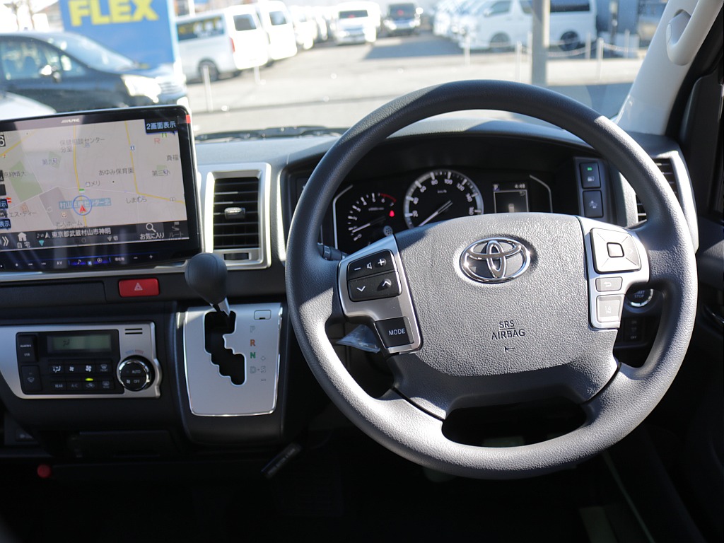 新車ハイエースワゴンファインテックツアラー２７００ガソリン４WDカスタム車両入庫！オリジナルフロントスポイラーオリジナルオーバーフェンダーオリジナルＬＥＤテールライトオリジナル１７インチアルミ装備！！