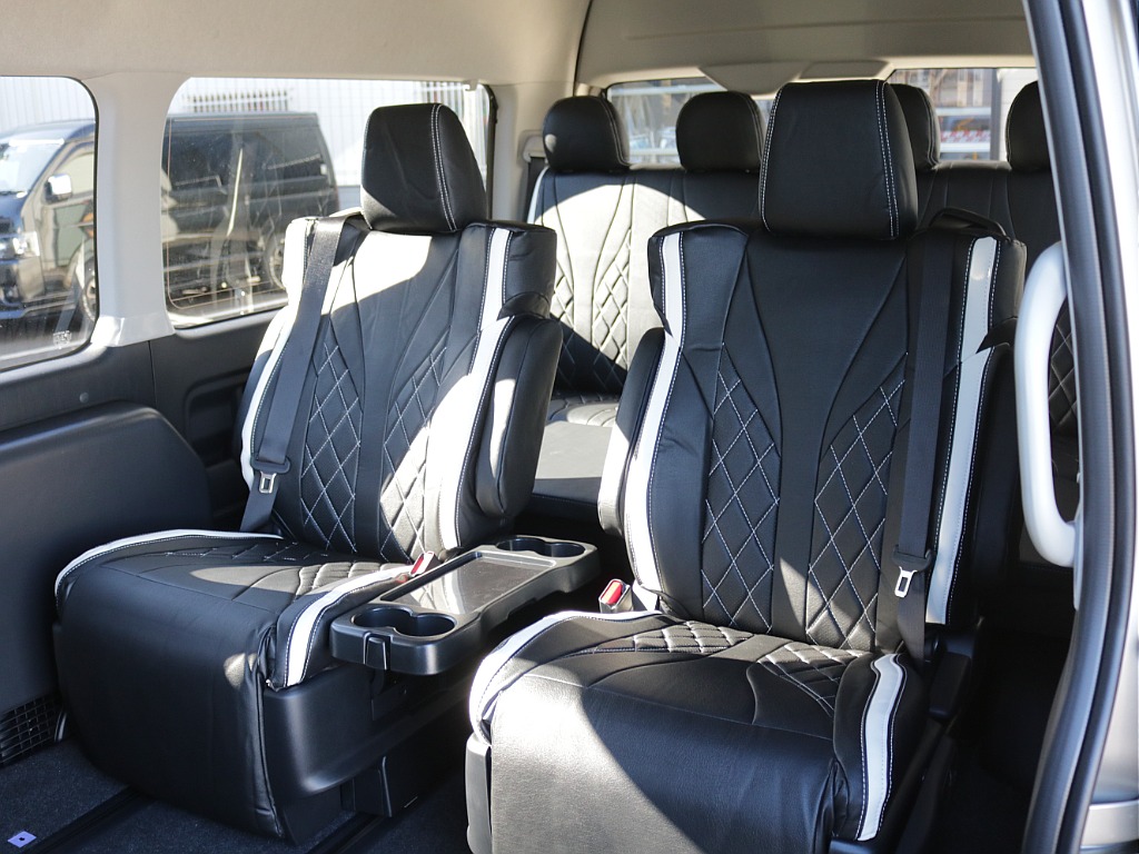 新車ハイエースワゴンファインテックツアラー２７００ガソリン４WDカスタム車両入庫！オリジナルフロントスポイラーオリジナルオーバーフェンダーオリジナルＬＥＤテールライトオリジナル１７インチアルミ装備！！