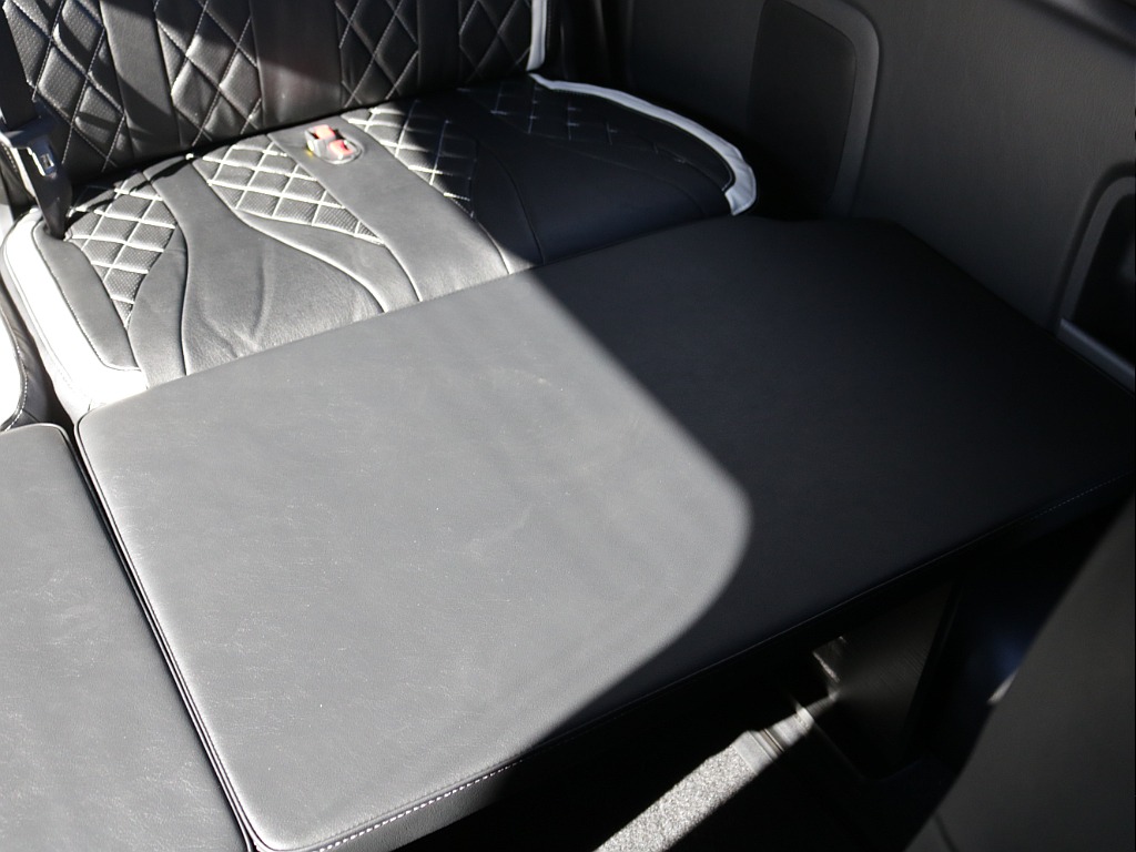 新車ハイエースワゴンファインテックツアラー２７００ガソリン４WDカスタム車両入庫！オリジナルフロントスポイラーオリジナルオーバーフェンダーオリジナルＬＥＤテールライトオリジナル１７インチアルミ装備！！