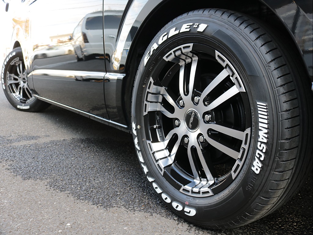 新品デルフ０２　１７インチアルミ装備！！