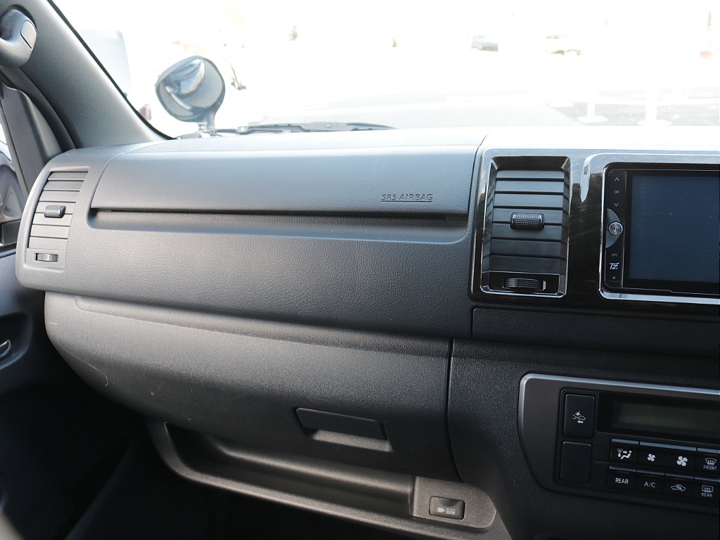 ３１年式ダークプライムⅡ２０００ガソリン２WDカスタム車両入庫！オリジナルフロントスポイラーオリジナル２インチローダウンオリジナルＬＥＤテールライトオリジナルワークタイプベットＫＩＴ新品パーツ装備！！