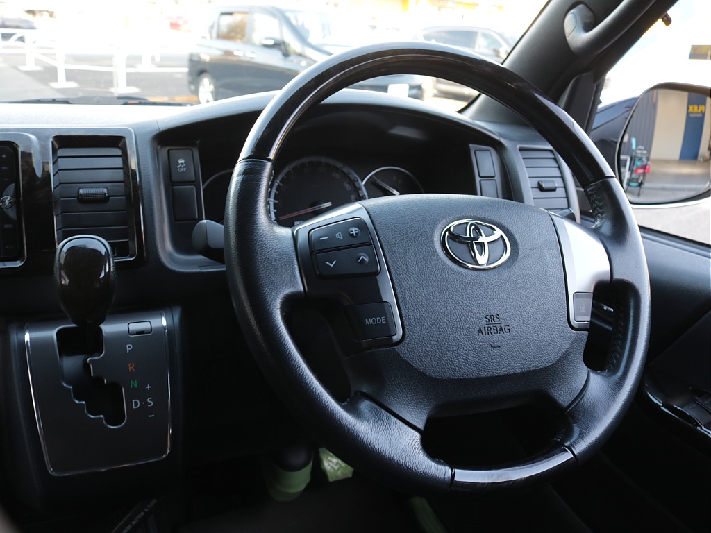 ３１年式ダークプライムⅡ２０００ガソリン２WDカスタム車両入庫！オリジナルフロントスポイラーオリジナル２インチローダウンオリジナルＬＥＤテールライトオリジナルワークタイプベットＫＩＴ新品パーツ装備！！