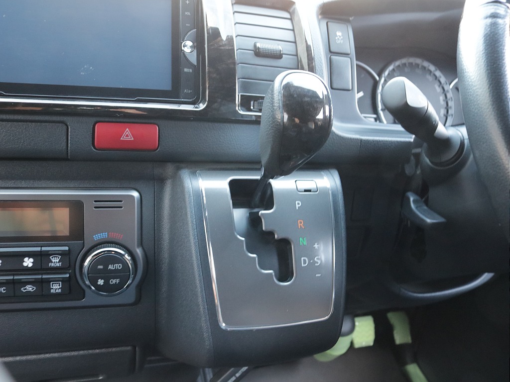 ３１年式ダークプライムⅡ２０００ガソリン２WDカスタム車両入庫！オリジナルフロントスポイラーオリジナル２インチローダウンオリジナルＬＥＤテールライトオリジナルワークタイプベットＫＩＴ新品パーツ装備！！