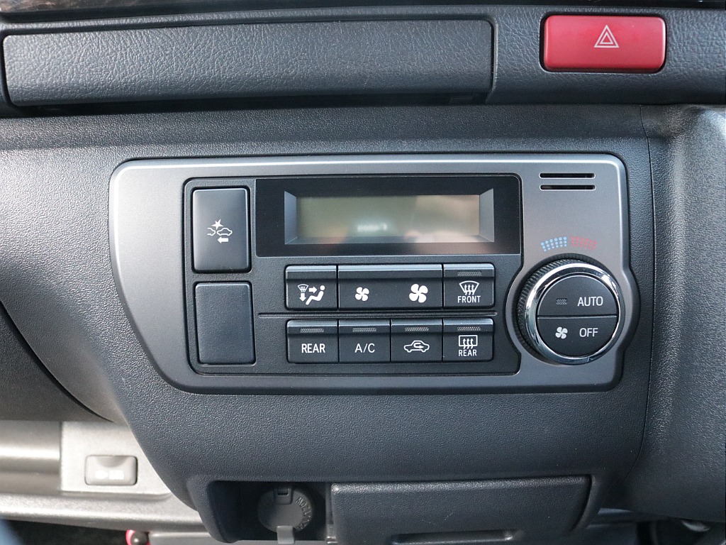 ３１年式ダークプライムⅡ２０００ガソリン２WDカスタム車両入庫！オリジナルフロントスポイラーオリジナル２インチローダウンオリジナルＬＥＤテールライトオリジナルワークタイプベットＫＩＴ新品パーツ装備！！