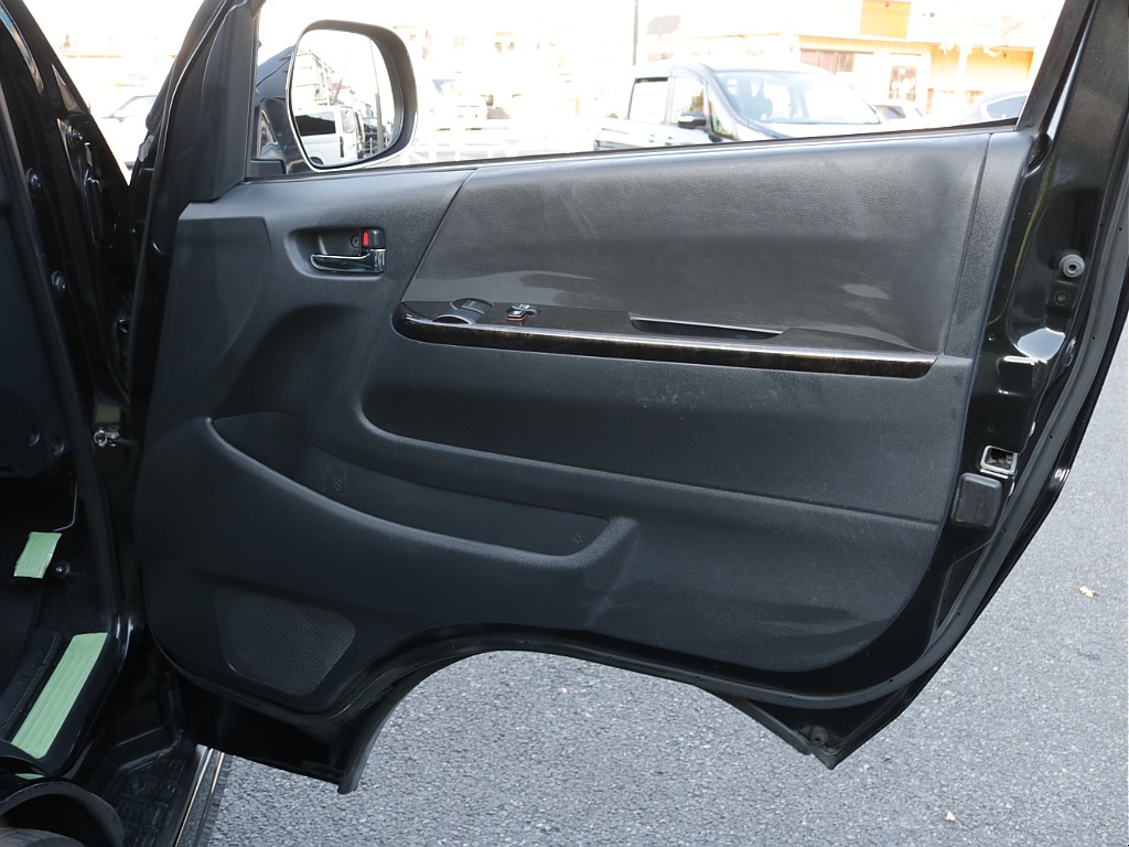 ３１年式ダークプライムⅡ２０００ガソリン２WDカスタム車両入庫！オリジナルフロントスポイラーオリジナル２インチローダウンオリジナルＬＥＤテールライトオリジナルワークタイプベットＫＩＴ新品パーツ装備！！