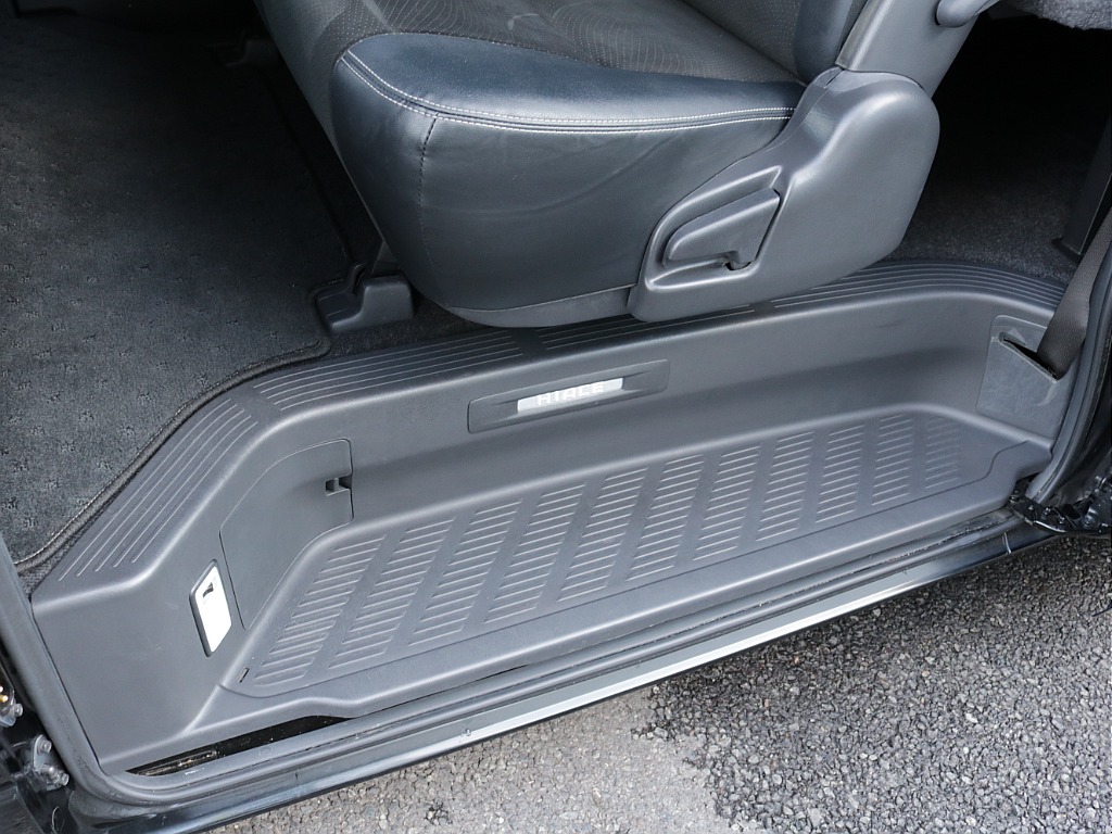 ３１年式ダークプライムⅡ２０００ガソリン２WDカスタム車両入庫！オリジナルフロントスポイラーオリジナル２インチローダウンオリジナルＬＥＤテールライトオリジナルワークタイプベットＫＩＴ新品パーツ装備！！