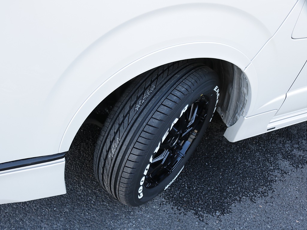 令和４年式ダークプライムⅡ２８００ディーゼル４WDカスタム車両入庫！モデリスタフルエアロＫＩＴオリジナル１７インチアルミオリジナルオーバーフェンダーオリジナルＬＥＤテールライトオリジナルベットＫＩＴ！