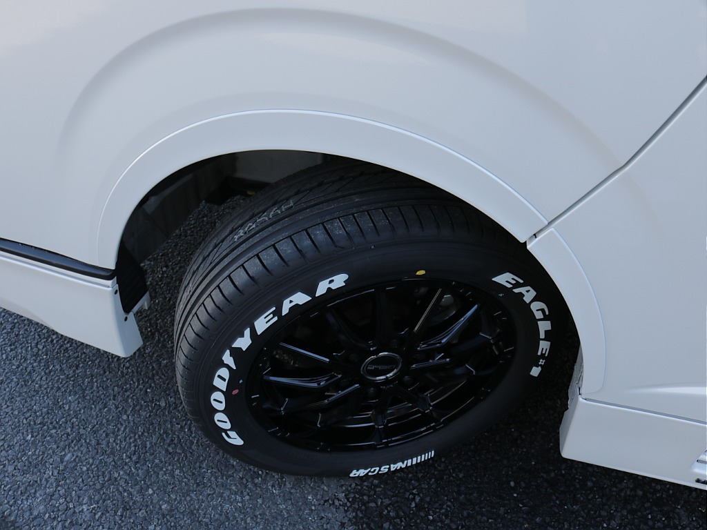 令和４年式ダークプライムⅡ２８００ディーゼル４WDカスタム車両入庫！モデリスタフルエアロＫＩＴオリジナル１７インチアルミオリジナルオーバーフェンダーオリジナルＬＥＤテールライトオリジナルベットＫＩＴ！