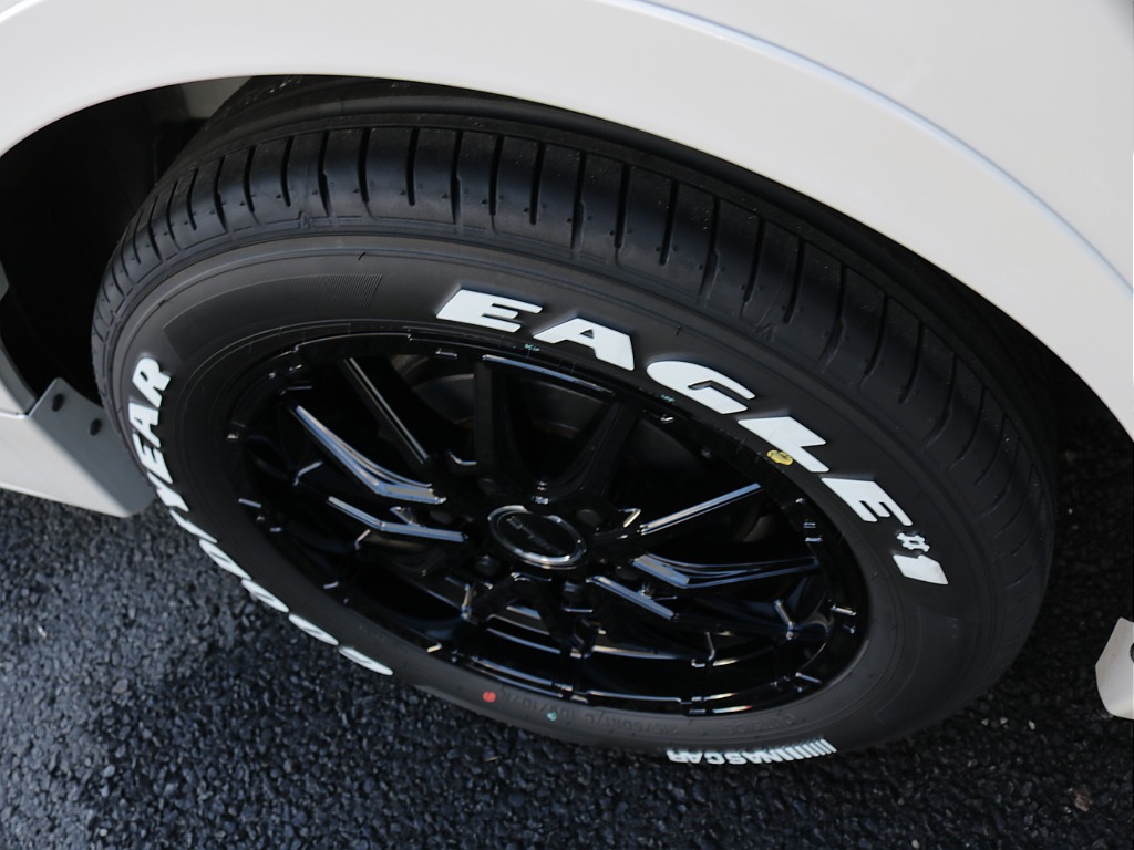 令和４年式ダークプライムⅡ２８００ディーゼル４WDカスタム車両入庫！モデリスタフルエアロＫＩＴオリジナル１７インチアルミオリジナルオーバーフェンダーオリジナルＬＥＤテールライトオリジナルベットＫＩＴ！