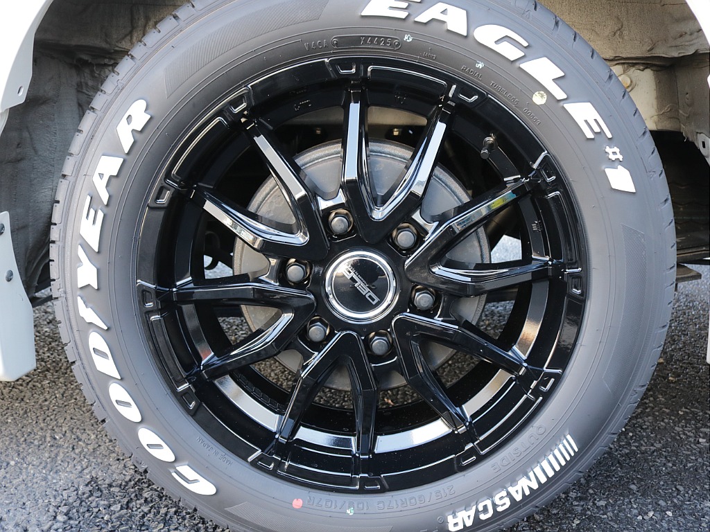 令和４年式ダークプライムⅡ２８００ディーゼル４WDカスタム車両入庫！モデリスタフルエアロＫＩＴオリジナル１７インチアルミオリジナルオーバーフェンダーオリジナルＬＥＤテールライトオリジナルベットＫＩＴ！