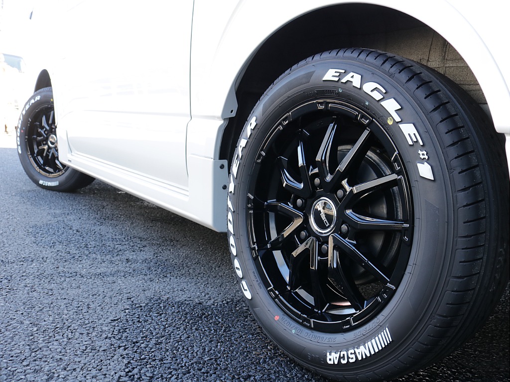 令和４年式ダークプライムⅡ２８００ディーゼル４WDカスタム車両入庫！モデリスタフルエアロＫＩＴオリジナル１７インチアルミオリジナルオーバーフェンダーオリジナルＬＥＤテールライトオリジナルベットＫＩＴ！