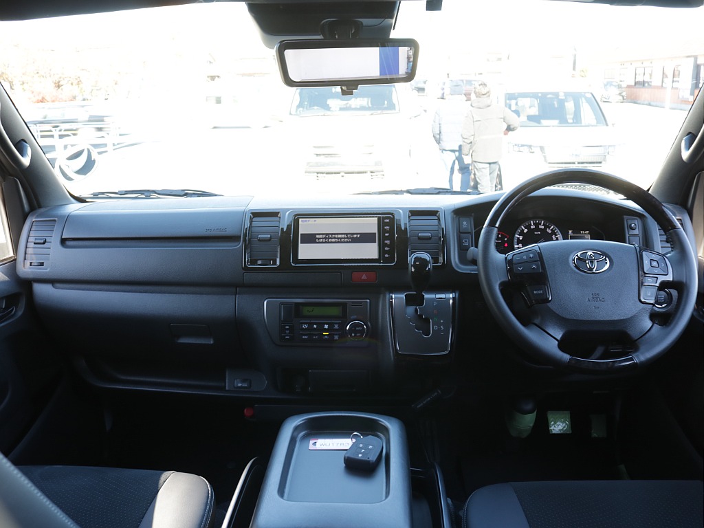 令和４年式ダークプライムⅡ２８００ディーゼル４WDカスタム車両入庫！モデリスタフルエアロＫＩＴオリジナル１７インチアルミオリジナルオーバーフェンダーオリジナルＬＥＤテールライトオリジナルベットＫＩＴ！