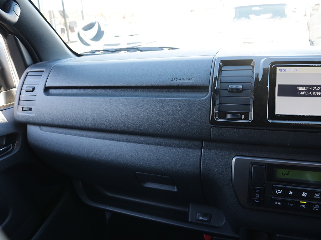 令和４年式ダークプライムⅡ２８００ディーゼル４WDカスタム車両入庫！モデリスタフルエアロＫＩＴオリジナル１７インチアルミオリジナルオーバーフェンダーオリジナルＬＥＤテールライトオリジナルベットＫＩＴ！