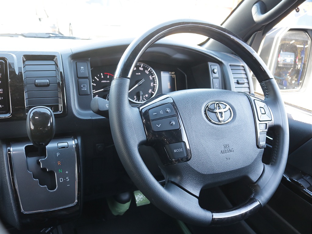 令和４年式ダークプライムⅡ２８００ディーゼル４WDカスタム車両入庫！モデリスタフルエアロＫＩＴオリジナル１７インチアルミオリジナルオーバーフェンダーオリジナルＬＥＤテールライトオリジナルベットＫＩＴ！