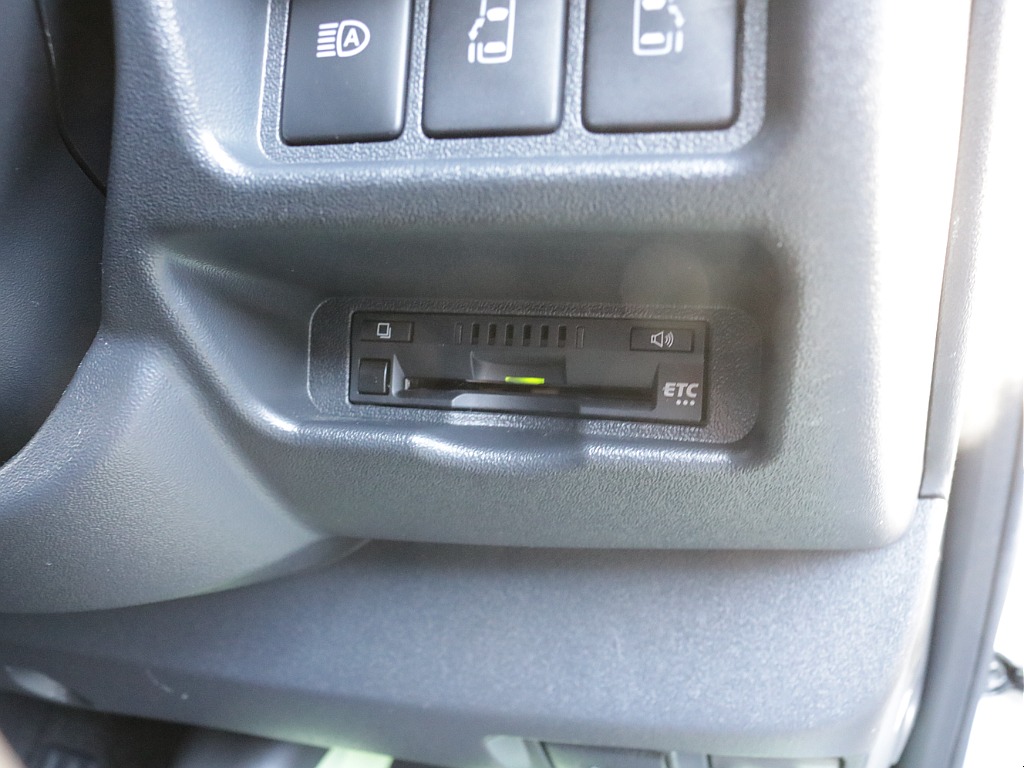 令和４年式ダークプライムⅡ２８００ディーゼル４WDカスタム車両入庫！モデリスタフルエアロＫＩＴオリジナル１７インチアルミオリジナルオーバーフェンダーオリジナルＬＥＤテールライトオリジナルベットＫＩＴ！