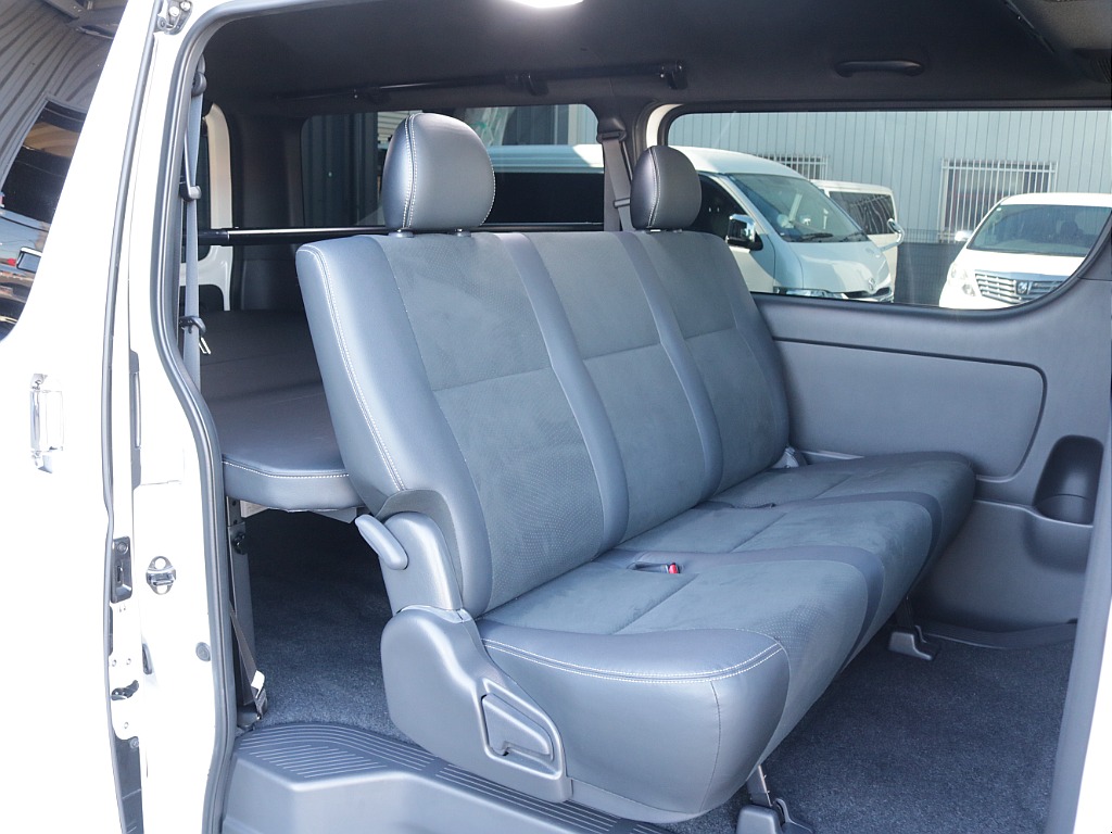 令和４年式ダークプライムⅡ２８００ディーゼル４WDカスタム車両入庫！モデリスタフルエアロＫＩＴオリジナル１７インチアルミオリジナルオーバーフェンダーオリジナルＬＥＤテールライトオリジナルベットＫＩＴ！