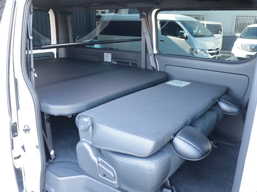 令和４年式ダークプライムⅡ２８００ディーゼル４WDカスタム車両入庫！モデリスタフルエアロＫＩＴオリジナル１７インチアルミオリジナルオーバーフェンダーオリジナルＬＥＤテールライトオリジナルベットＫＩＴ！