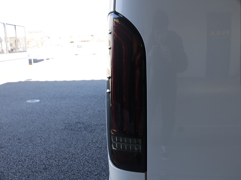 令和３年式希少ファインテックツアラー２７００ガソリン２WDキャプテンシート搭載カスタム車両入庫！アルパインＢＩＧ－Ｘ１１インチナビアルパイン１２．８フリップダウンモニタービルトインＥＴＣ２．０装備！！