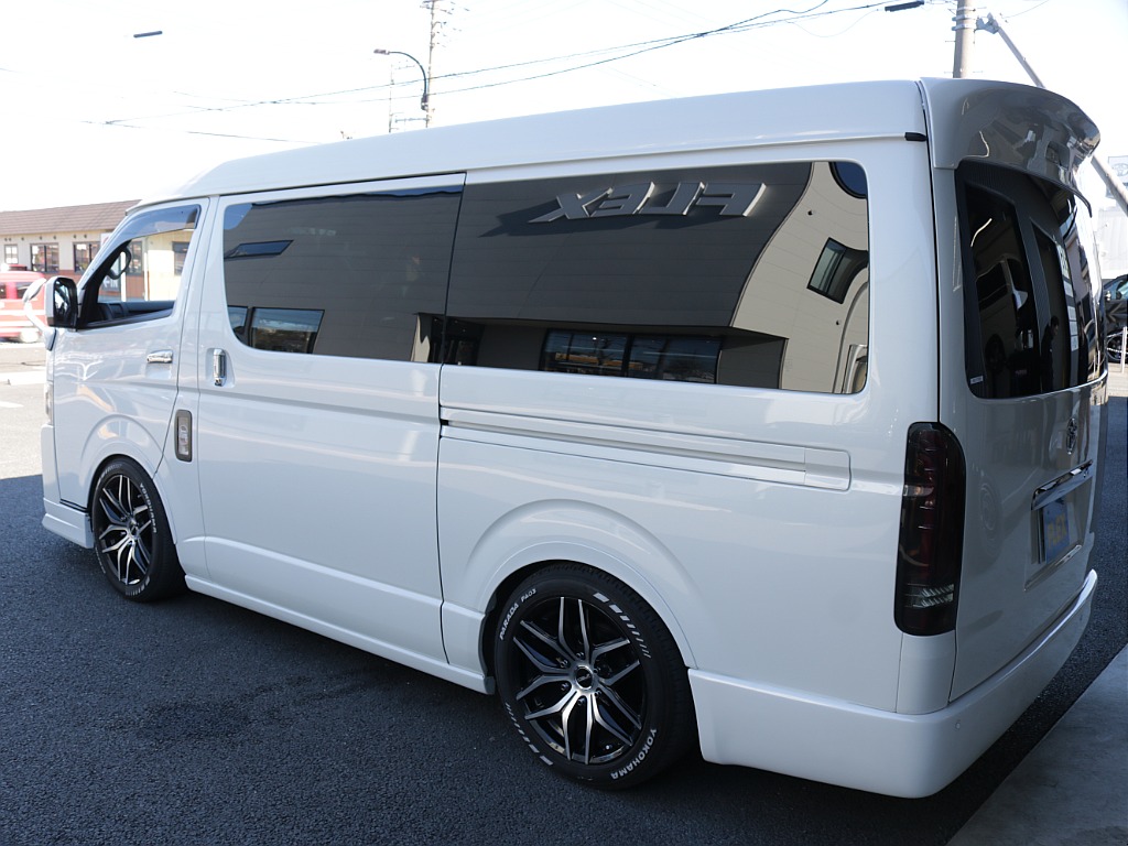 キャプテンシート４脚搭載１０人乗りになります！！