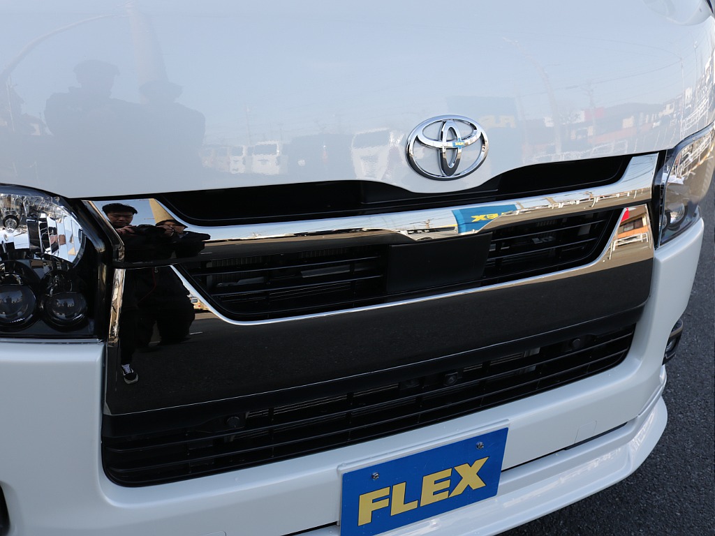 令和５年式ハイエースＶダークプライムⅡ２８００ディーゼル４ＷＤフレックスカスタム車両入庫！オリジナルフロントスポイラーオリジナル１７インチアルミオリジナルＬＥＤテールパイオニアナビフリップダウン装備！