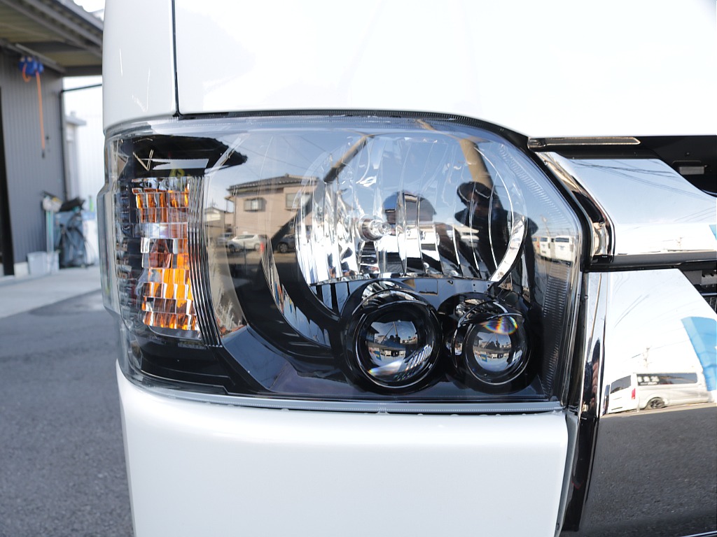 令和５年式ハイエースＶダークプライムⅡ２８００ディーゼル４ＷＤフレックスカスタム車両入庫！オリジナルフロントスポイラーオリジナル１７インチアルミオリジナルＬＥＤテールパイオニアナビフリップダウン装備！