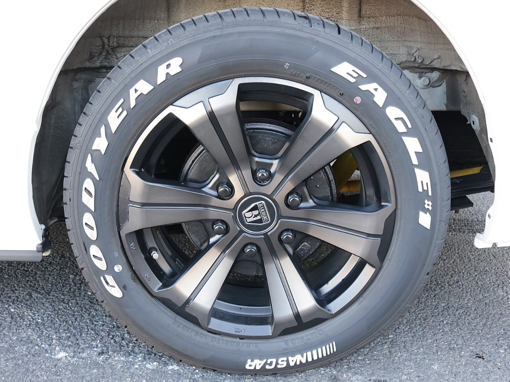 令和５年式ハイエースＶダークプライムⅡ２８００ディーゼル４ＷＤフレックスカスタム車両入庫！オリジナルフロントスポイラーオリジナル１７インチアルミオリジナルＬＥＤテールパイオニアナビフリップダウン装備！