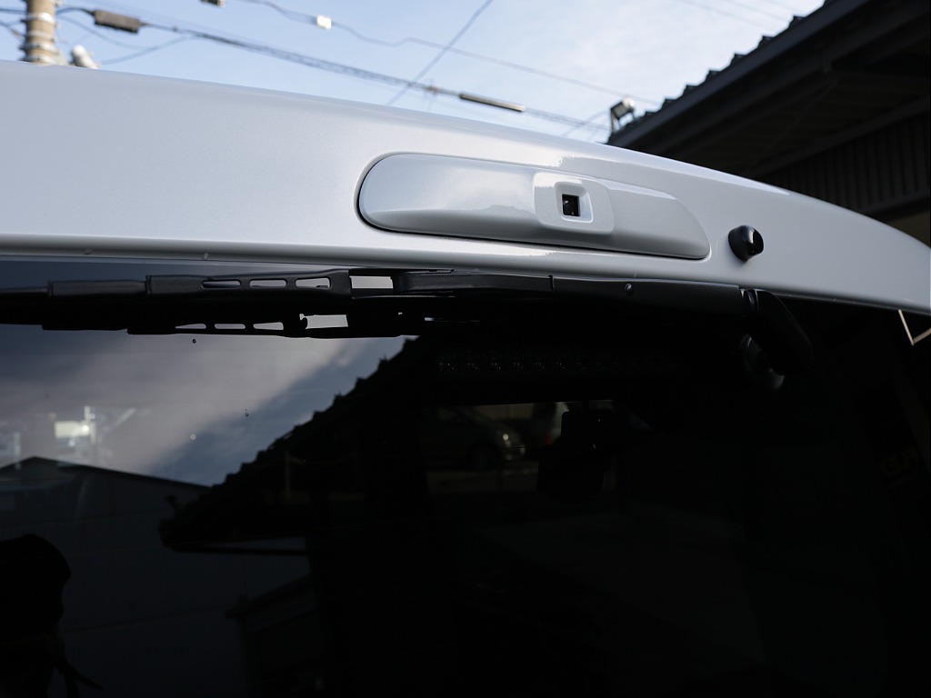 令和５年式ハイエースＶダークプライムⅡ２８００ディーゼル４ＷＤフレックスカスタム車両入庫！オリジナルフロントスポイラーオリジナル１７インチアルミオリジナルＬＥＤテールパイオニアナビフリップダウン装備！