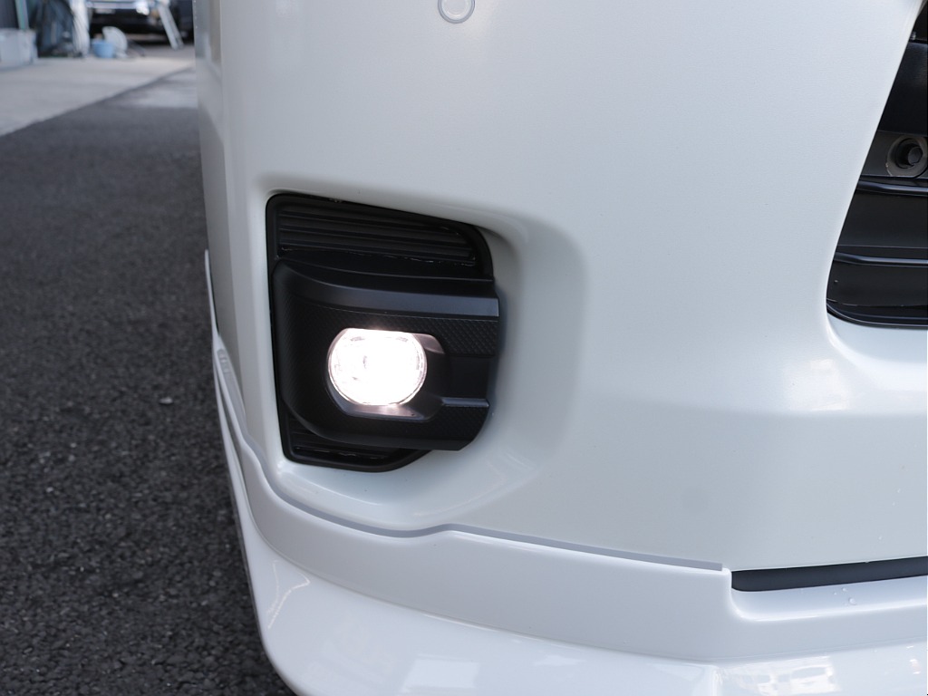 令和５年式ハイエースＶダークプライムⅡ２８００ディーゼル４ＷＤフレックスカスタム車両入庫！オリジナルフロントスポイラーオリジナル１７インチアルミオリジナルＬＥＤテールパイオニアナビフリップダウン装備！