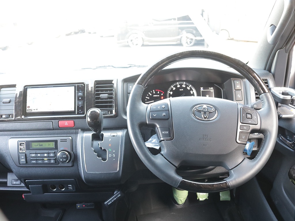 令和５年式ハイエースＶダークプライムⅡ２８００ディーゼル４ＷＤフレックスカスタム車両入庫！オリジナルフロントスポイラーオリジナル１７インチアルミオリジナルＬＥＤテールパイオニアナビフリップダウン装備！