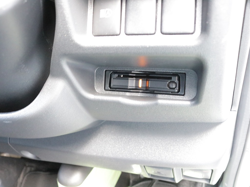 令和５年式ハイエースＶダークプライムⅡ２８００ディーゼル４ＷＤフレックスカスタム車両入庫！オリジナルフロントスポイラーオリジナル１７インチアルミオリジナルＬＥＤテールパイオニアナビフリップダウン装備！