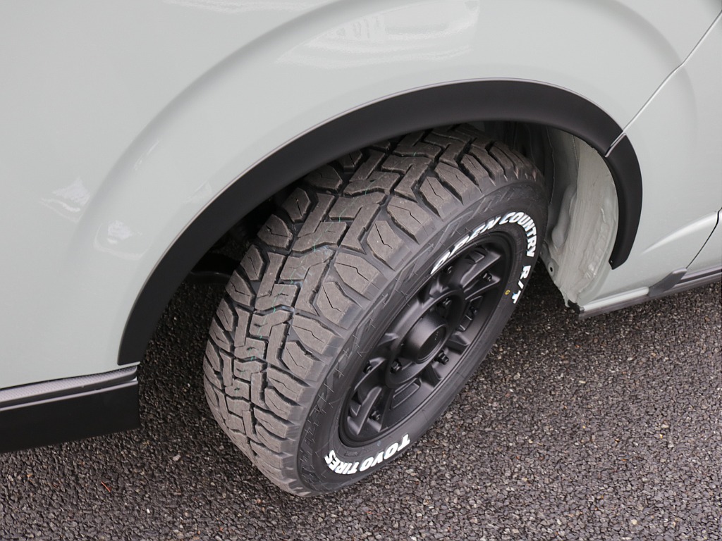 令和７年式アースカラーパッケージ２８００ディーゼル４WDブラックエディション完成！オリジナルフロントバンパー前後バンパー同色塗装オリジナル１６インチアルミオリジナルLEDテールアルパインＢＩＧ－Ｘナビ