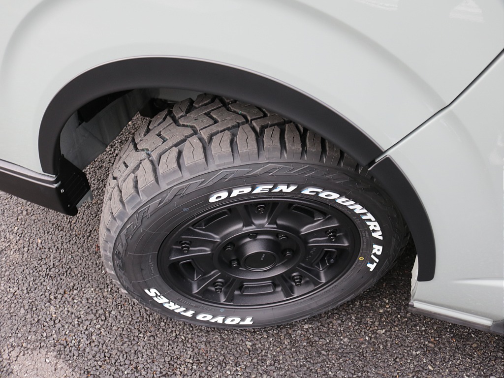 令和７年式アースカラーパッケージ２８００ディーゼル４WDブラックエディション完成！オリジナルフロントバンパー前後バンパー同色塗装オリジナル１６インチアルミオリジナルLEDテールアルパインＢＩＧ－Ｘナビ