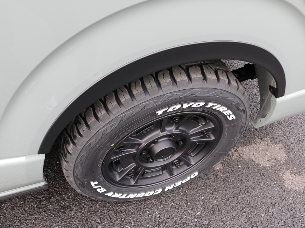 令和７年式アースカラーパッケージ２８００ディーゼル４WDブラックエディション完成！オリジナルフロントバンパー前後バンパー同色塗装オリジナル１６インチアルミオリジナルLEDテールアルパインＢＩＧ－Ｘナビ