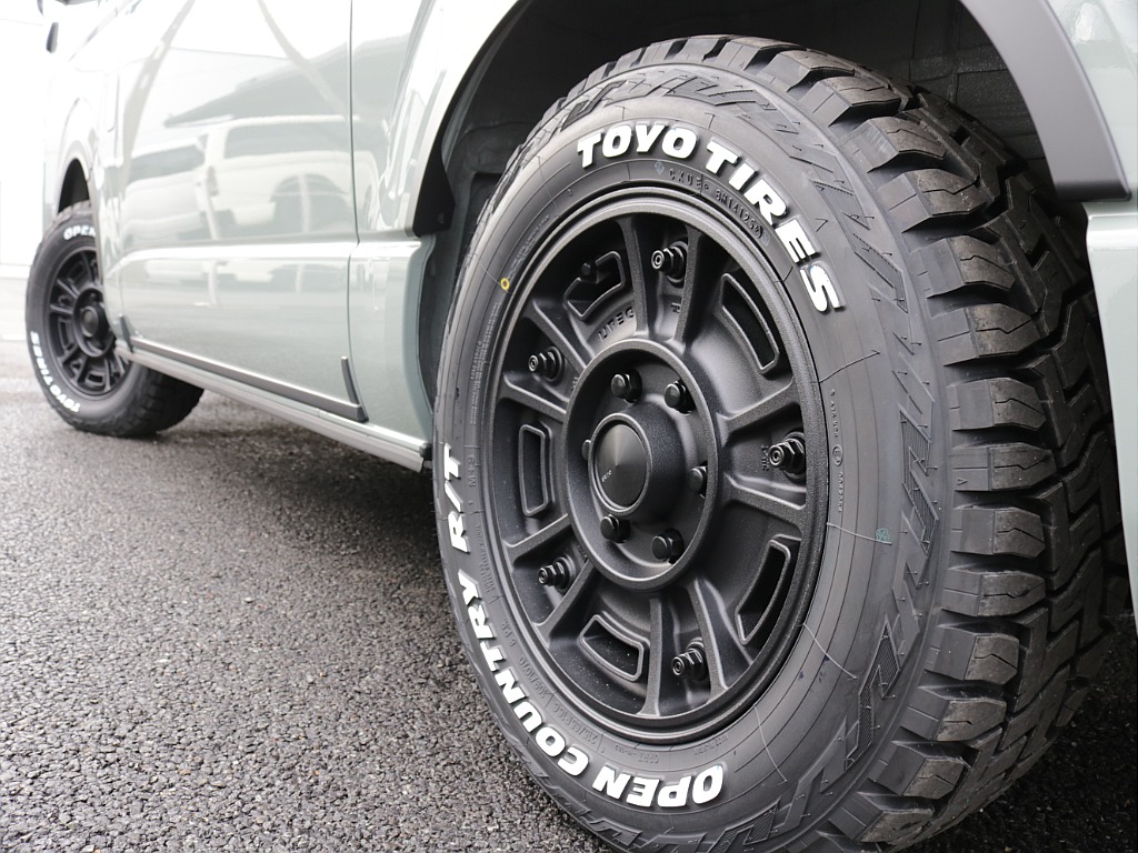 令和７年式アースカラーパッケージ２８００ディーゼル４WDブラックエディション完成！オリジナルフロントバンパー前後バンパー同色塗装オリジナル１６インチアルミオリジナルLEDテールアルパインＢＩＧ－Ｘナビ