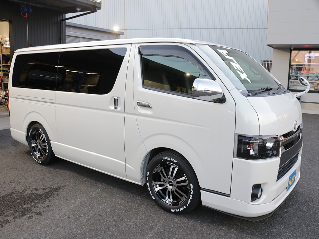 令和１年式ダークプライムⅡ２０００ガソリン２WDカスタムハイエース入庫！！ＥＳＳＥＸフロントスポイラーオリジナル１７インチアルミ２インチローダウンアルパイン８インチナビアルパイン１２．８フリップダウン