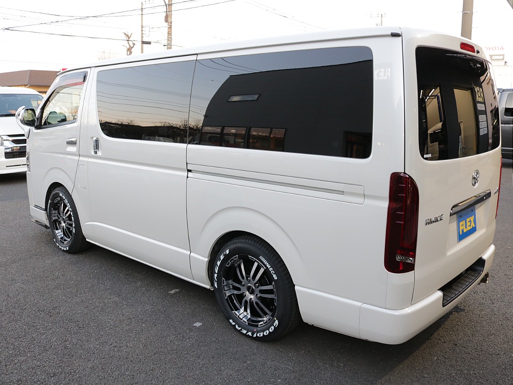 令和１年式ダークプライムⅡ２０００ガソリン２WDカスタムハイエース入庫！！ＥＳＳＥＸフロントスポイラーオリジナル１７インチアルミ２インチローダウンアルパイン８インチナビアルパイン１２．８フリップダウン