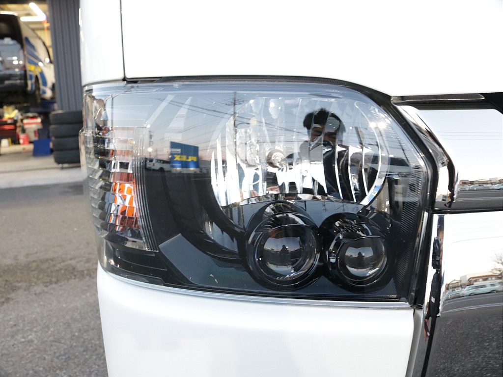 令和１年式ダークプライムⅡ２０００ガソリン２WDカスタムハイエース入庫！！ＥＳＳＥＸフロントスポイラーオリジナル１７インチアルミ２インチローダウンアルパイン８インチナビアルパイン１２．８フリップダウン