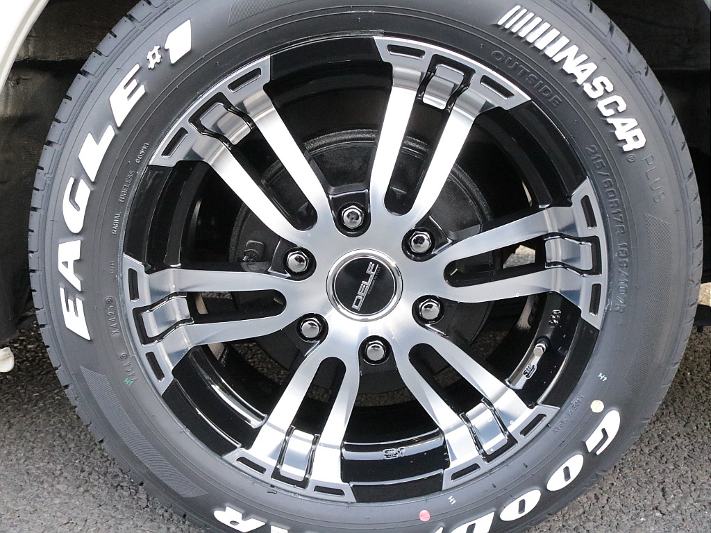 令和１年式ダークプライムⅡ２０００ガソリン２WDカスタムハイエース入庫！！ＥＳＳＥＸフロントスポイラーオリジナル１７インチアルミ２インチローダウンアルパイン８インチナビアルパイン１２．８フリップダウン