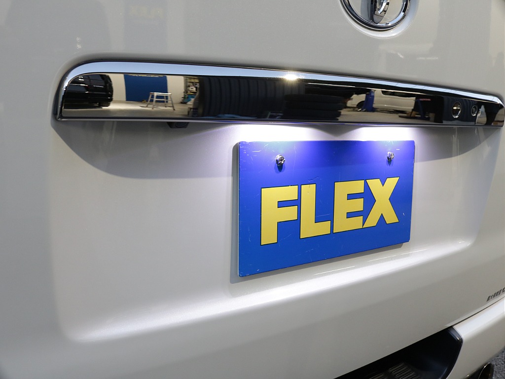 令和１年式ダークプライムⅡ２０００ガソリン２WDカスタムハイエース入庫！！ＥＳＳＥＸフロントスポイラーオリジナル１７インチアルミ２インチローダウンアルパイン８インチナビアルパイン１２．８フリップダウン