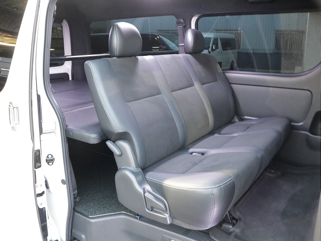 令和１年式ダークプライムⅡ２０００ガソリン２WDカスタムハイエース入庫！！ＥＳＳＥＸフロントスポイラーオリジナル１７インチアルミ２インチローダウンアルパイン８インチナビアルパイン１２．８フリップダウン