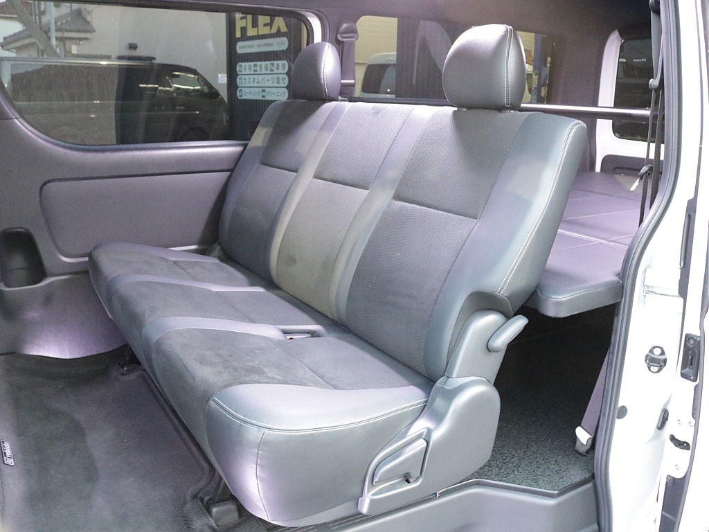 令和１年式ダークプライムⅡ２０００ガソリン２WDカスタムハイエース入庫！！ＥＳＳＥＸフロントスポイラーオリジナル１７インチアルミ２インチローダウンアルパイン８インチナビアルパイン１２．８フリップダウン