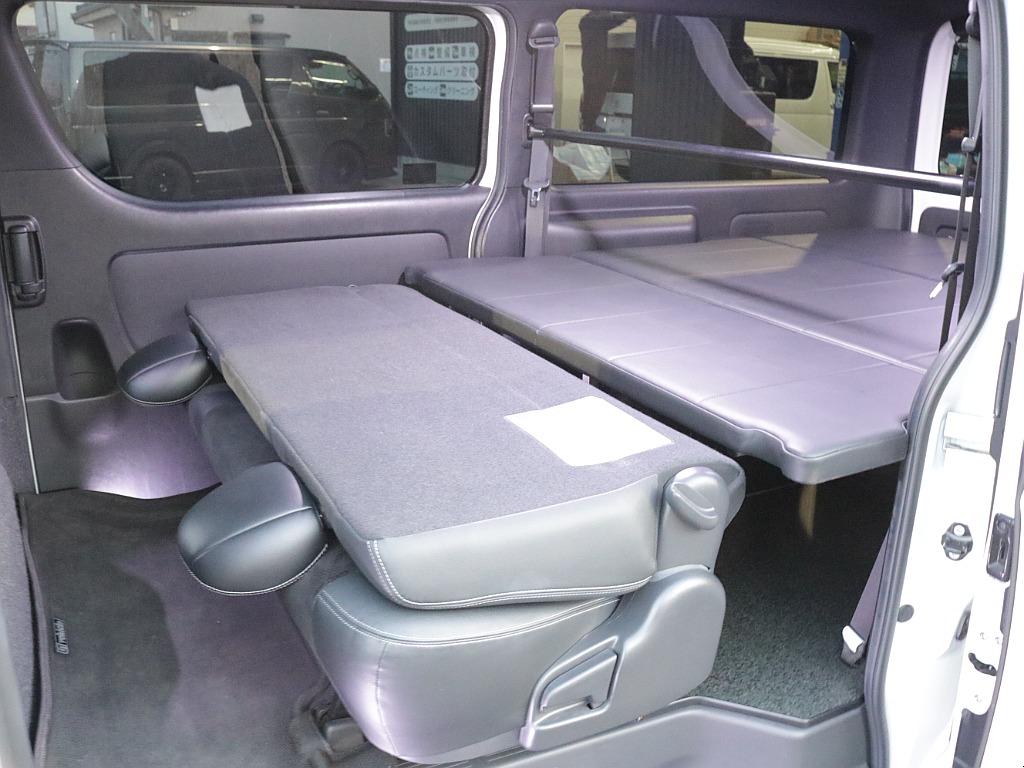 令和１年式ダークプライムⅡ２０００ガソリン２WDカスタムハイエース入庫！！ＥＳＳＥＸフロントスポイラーオリジナル１７インチアルミ２インチローダウンアルパイン８インチナビアルパイン１２．８フリップダウン