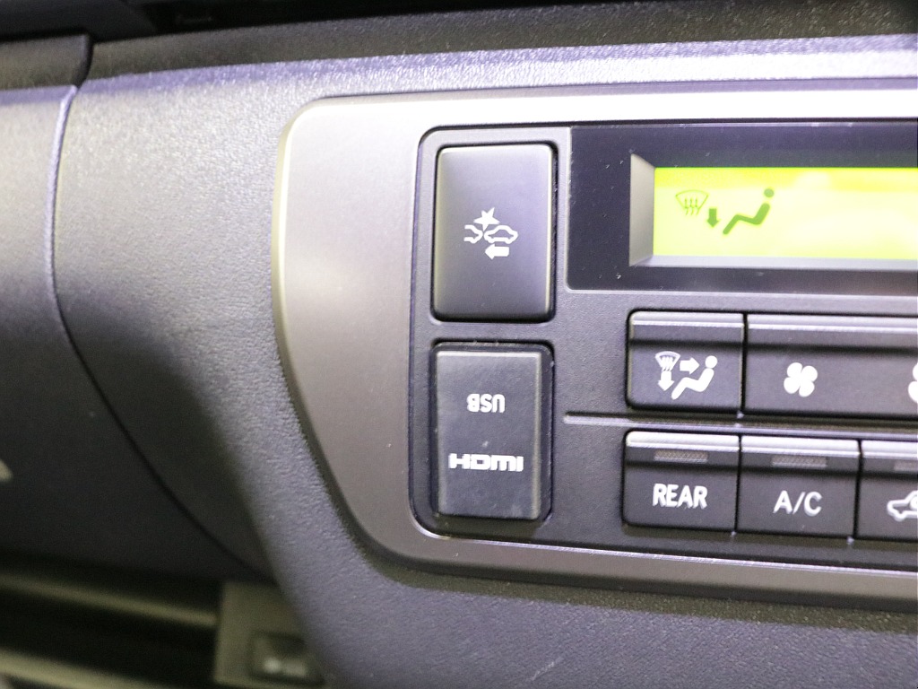 令和１年式ダークプライムⅡ２０００ガソリン２WDカスタムハイエース入庫！！ＥＳＳＥＸフロントスポイラーオリジナル１７インチアルミ２インチローダウンアルパイン８インチナビアルパイン１２．８フリップダウン