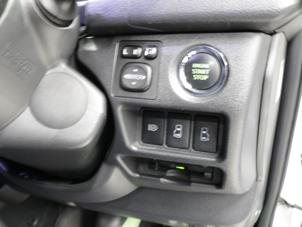 令和１年式ダークプライムⅡ２０００ガソリン２WDカスタムハイエース入庫！！ＥＳＳＥＸフロントスポイラーオリジナル１７インチアルミ２インチローダウンアルパイン８インチナビアルパイン１２．８フリップダウン