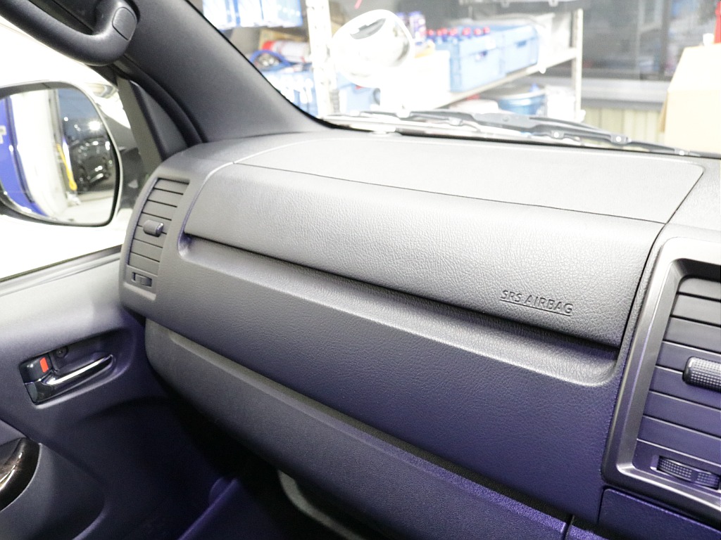 令和１年式ダークプライムⅡ２０００ガソリン２WDカスタムハイエース入庫！！ＥＳＳＥＸフロントスポイラーオリジナル１７インチアルミ２インチローダウンアルパイン８インチナビアルパイン１２．８フリップダウン