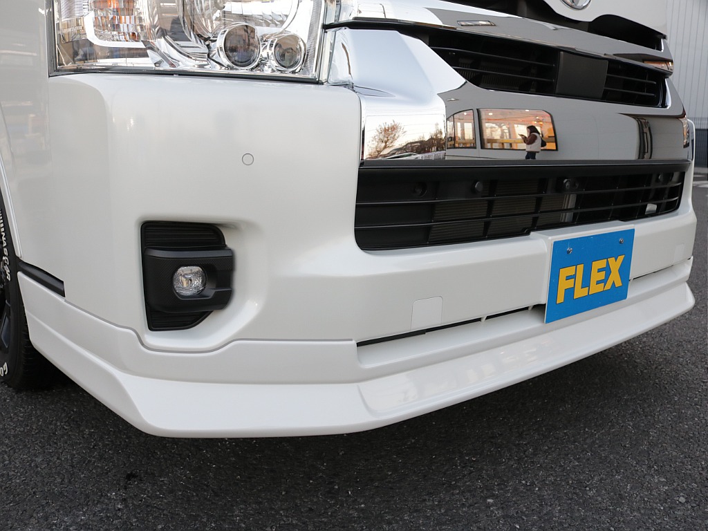 令和６年式ハイエースワゴンＧＬファミリーに好評のＶｅｒ１シートアレンジ施工済み！オリジナルフロントスポイラーオリジナルオーバーフェンダーオリジナルＬＥＤテールパイオニア７インチナビ１２．８フリップ装備