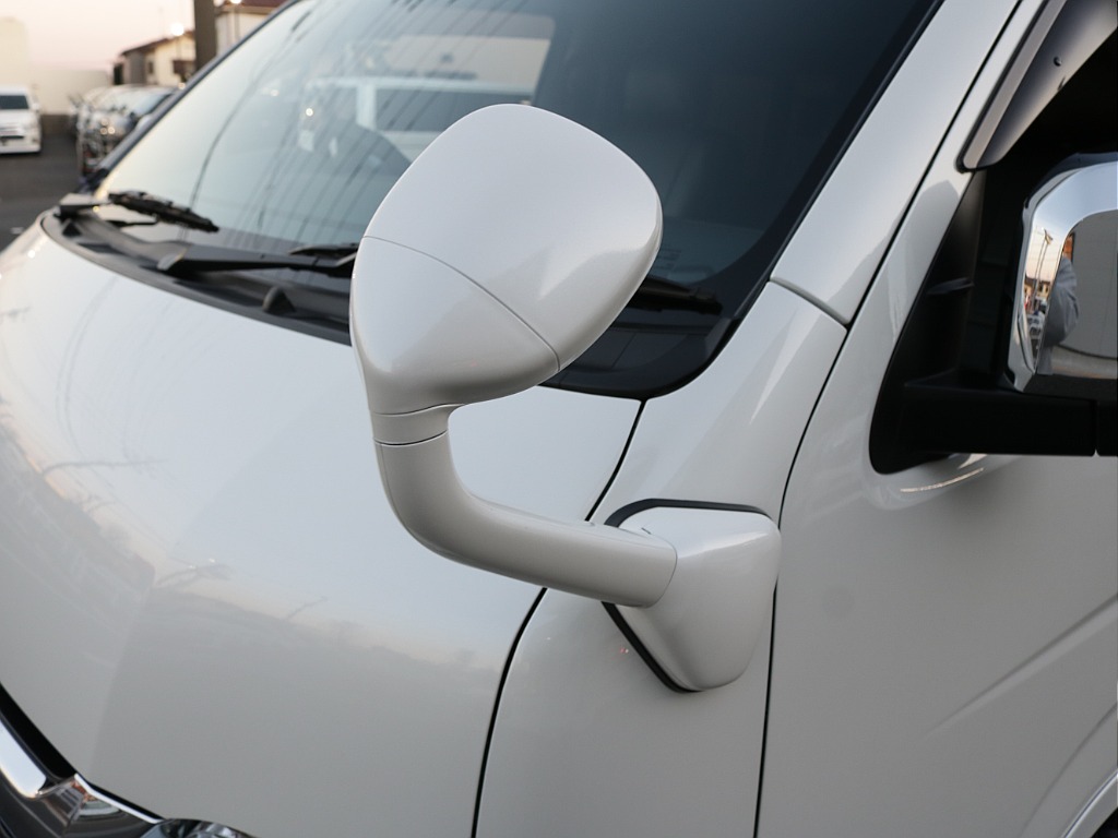 令和６年式ハイエースワゴンＧＬファミリーに好評のＶｅｒ１シートアレンジ施工済み！オリジナルフロントスポイラーオリジナルオーバーフェンダーオリジナルＬＥＤテールパイオニア７インチナビ１２．８フリップ装備