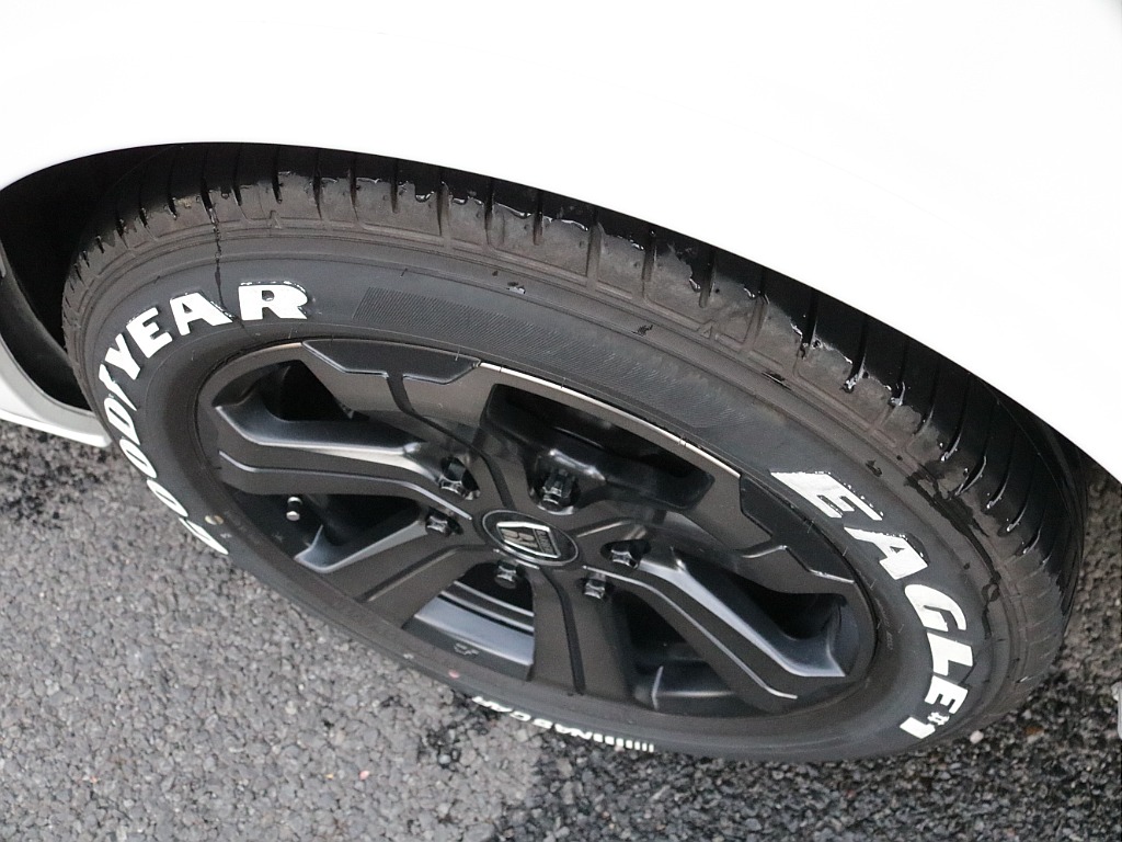 令和６年式ハイエースワゴンＧＬファミリーに好評のＶｅｒ１シートアレンジ施工済み！オリジナルフロントスポイラーオリジナルオーバーフェンダーオリジナルＬＥＤテールパイオニア７インチナビ１２．８フリップ装備