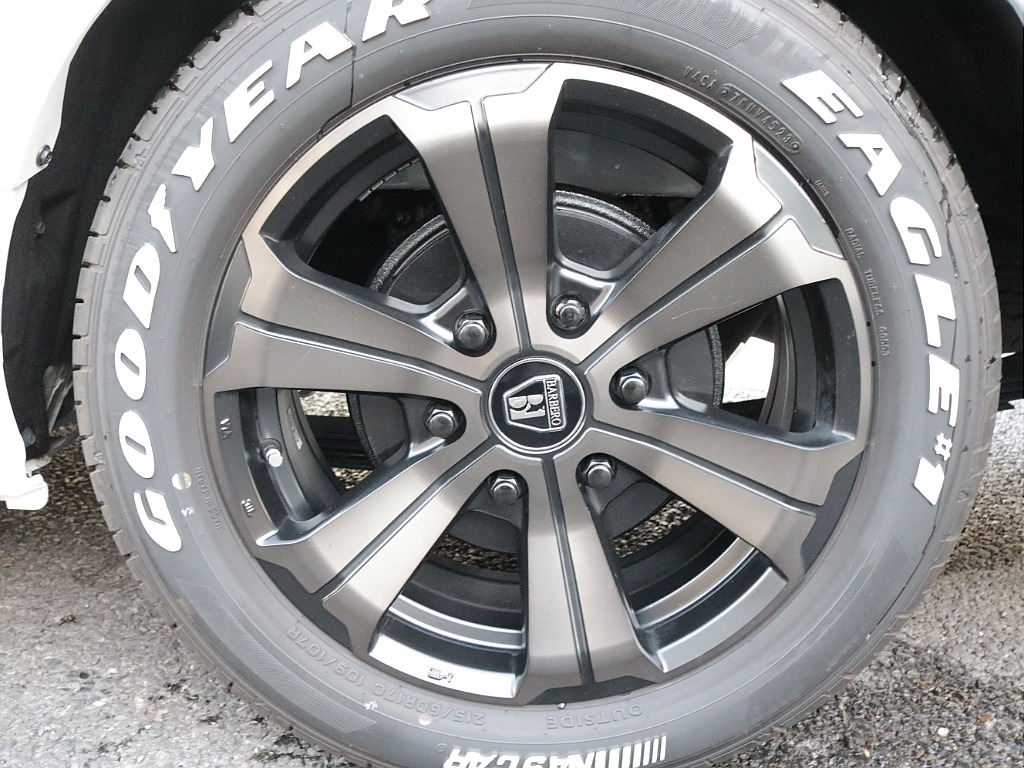 令和６年式ハイエースワゴンＧＬファミリーに好評のＶｅｒ１シートアレンジ施工済み！オリジナルフロントスポイラーオリジナルオーバーフェンダーオリジナルＬＥＤテールパイオニア７インチナビ１２．８フリップ装備